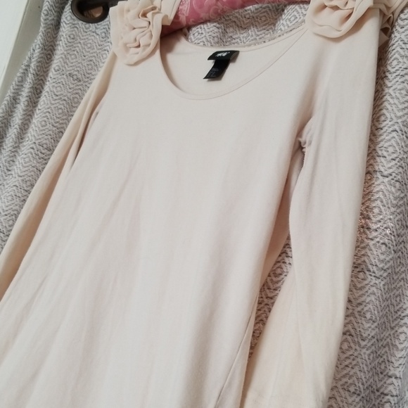 H&M Ruffle Shoulder Top - Picture 4 of 5